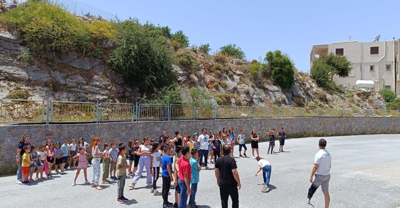 Επίσκεψη του Παραθλητή Μάνου Γιακουμάκη στο Δημοτικό Σχολείο Λιβαδίων